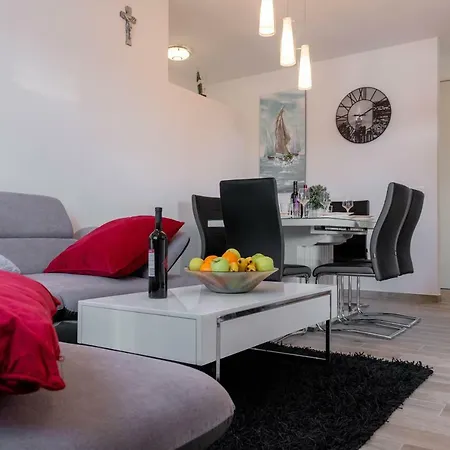 Sunrise Apartment *