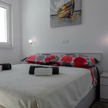 Sunrise Apartment *